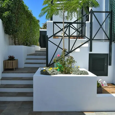 Detached First Class Vacation Home In Well Maintained Community In Uga 別荘 Uga