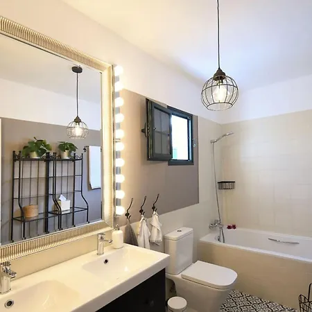 Detached First Class Vacation Home In Well Maintained Community In Uga 別荘 Uga