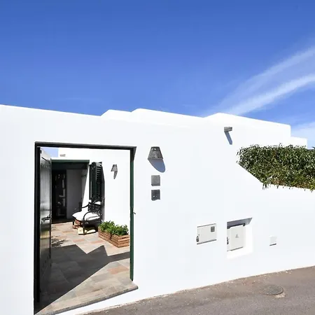 Detached First Class Vacation Home In Well Maintained Community In Uga 別荘 *